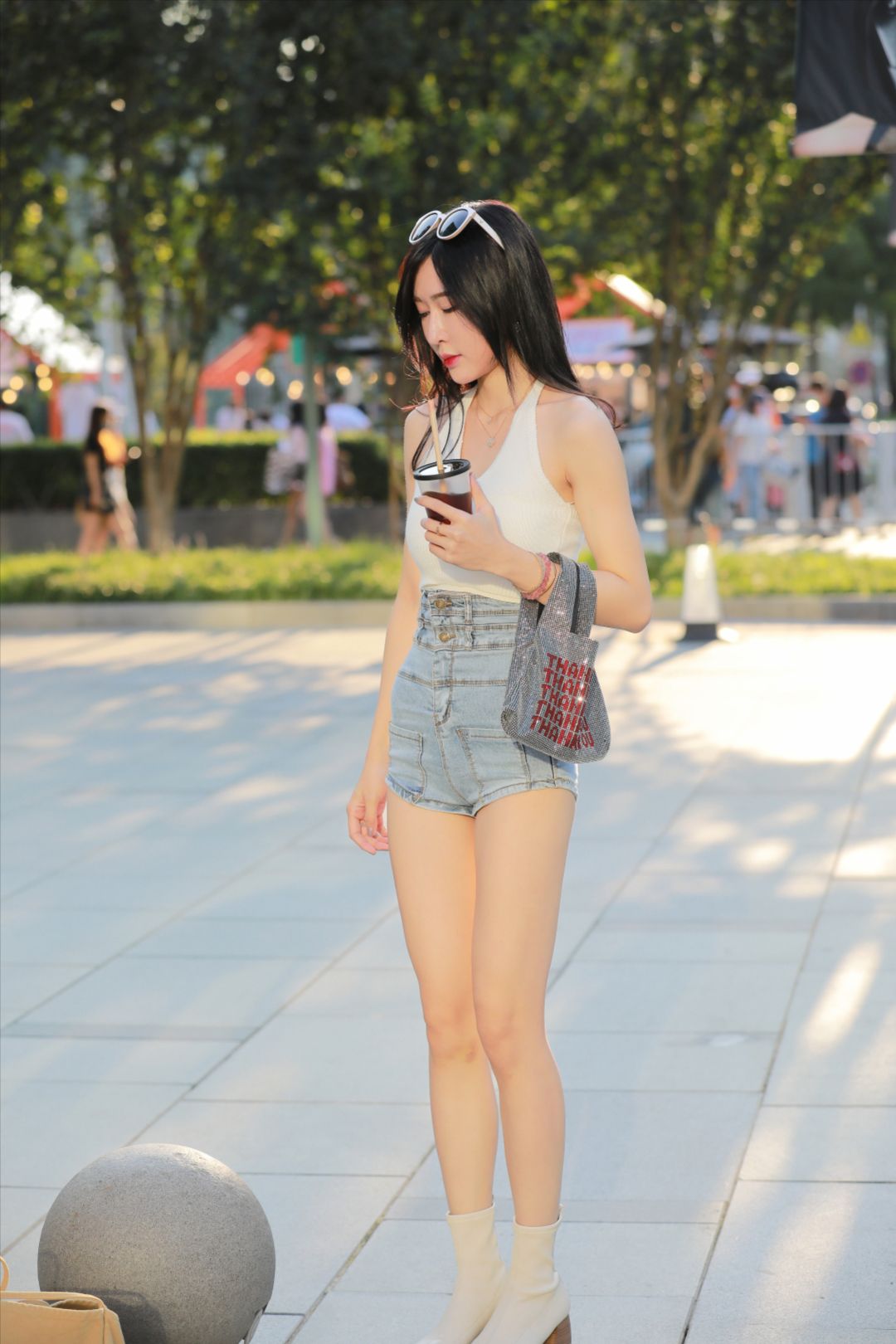 图片[2]-高腰热裤美女-图满多