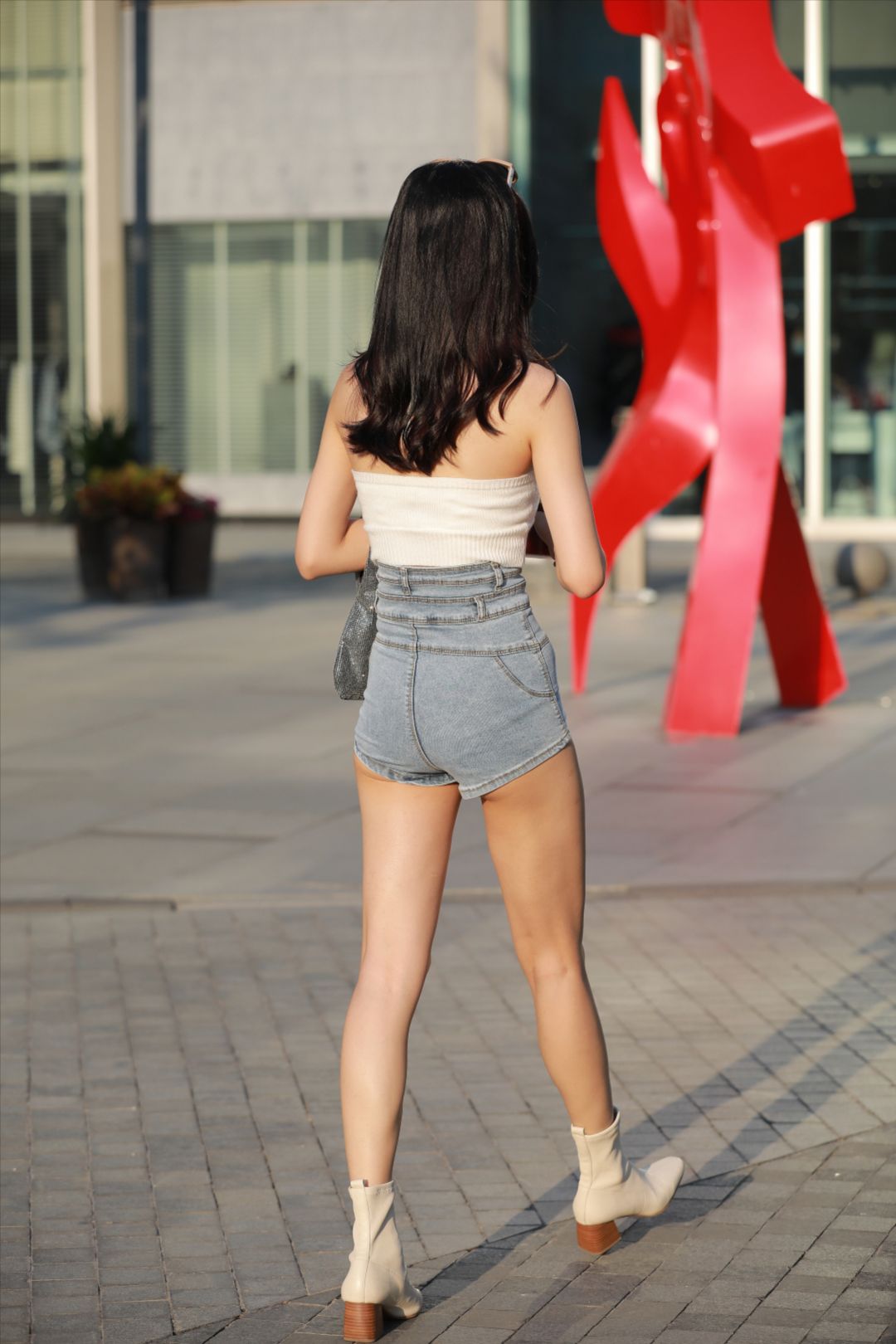 图片[3]-高腰热裤美女-图满多