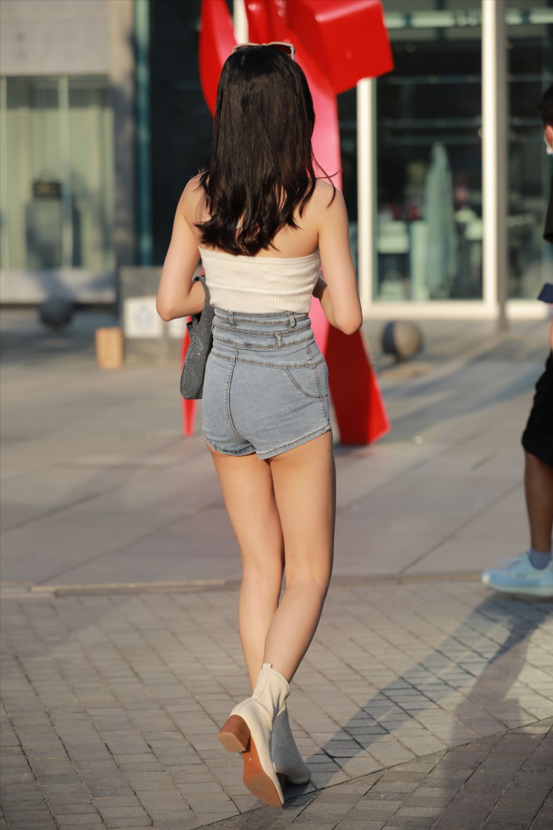 图片[4]-高腰热裤美女-图满多