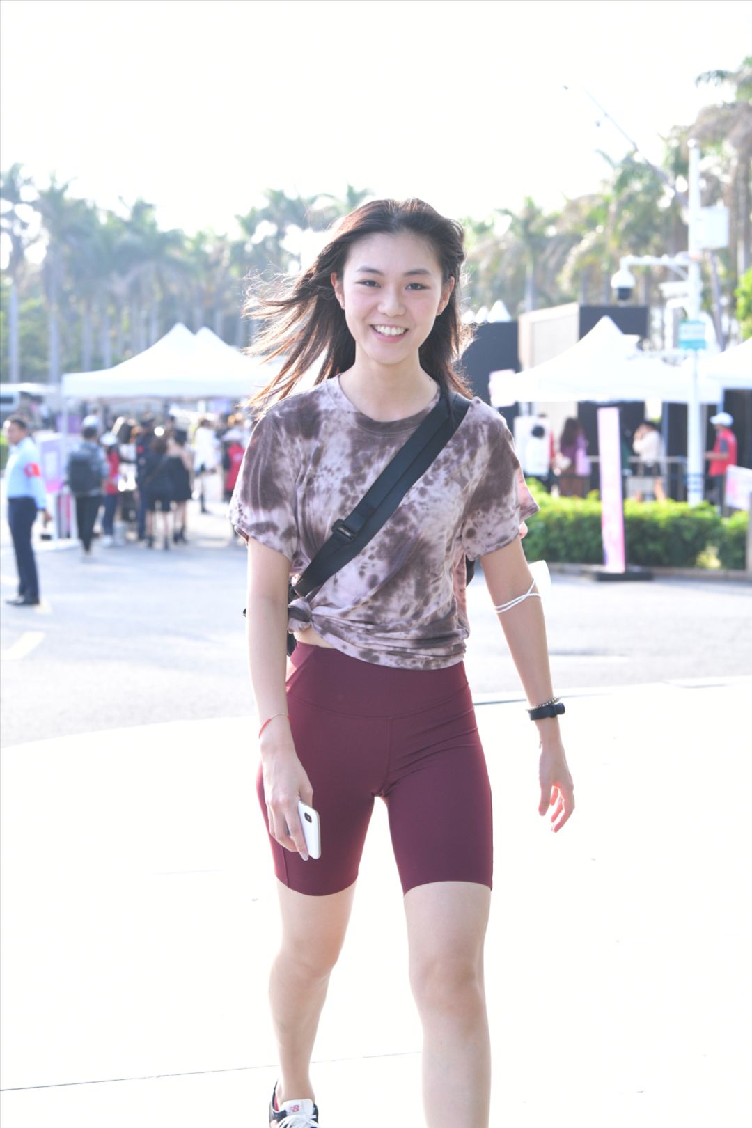 红色紧身短裤-图满多