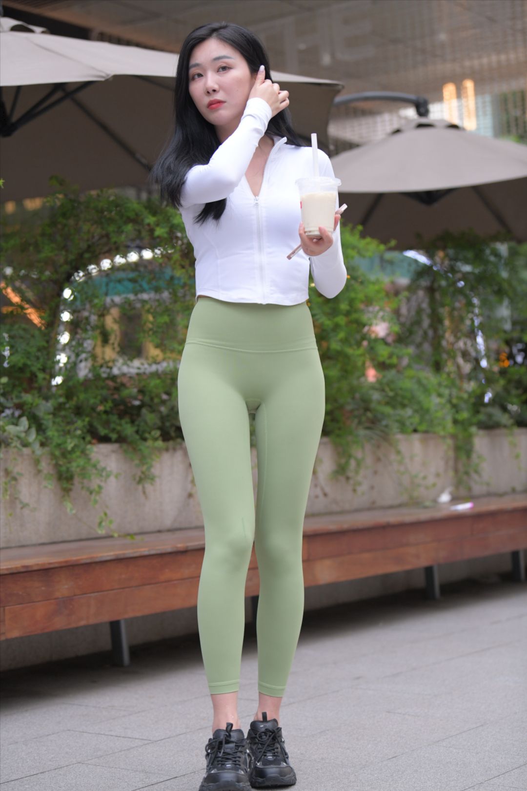 图片[4]-绿色紧身裤美女(套图+视频)-图满多