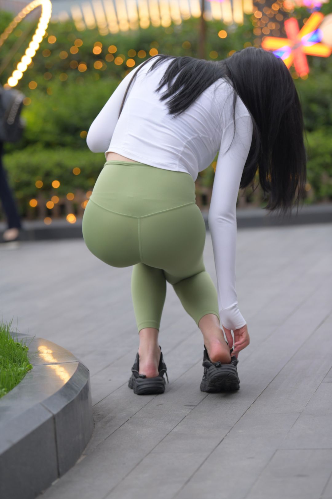 图片[7]-绿色紧身裤美女(套图+视频)-图满多