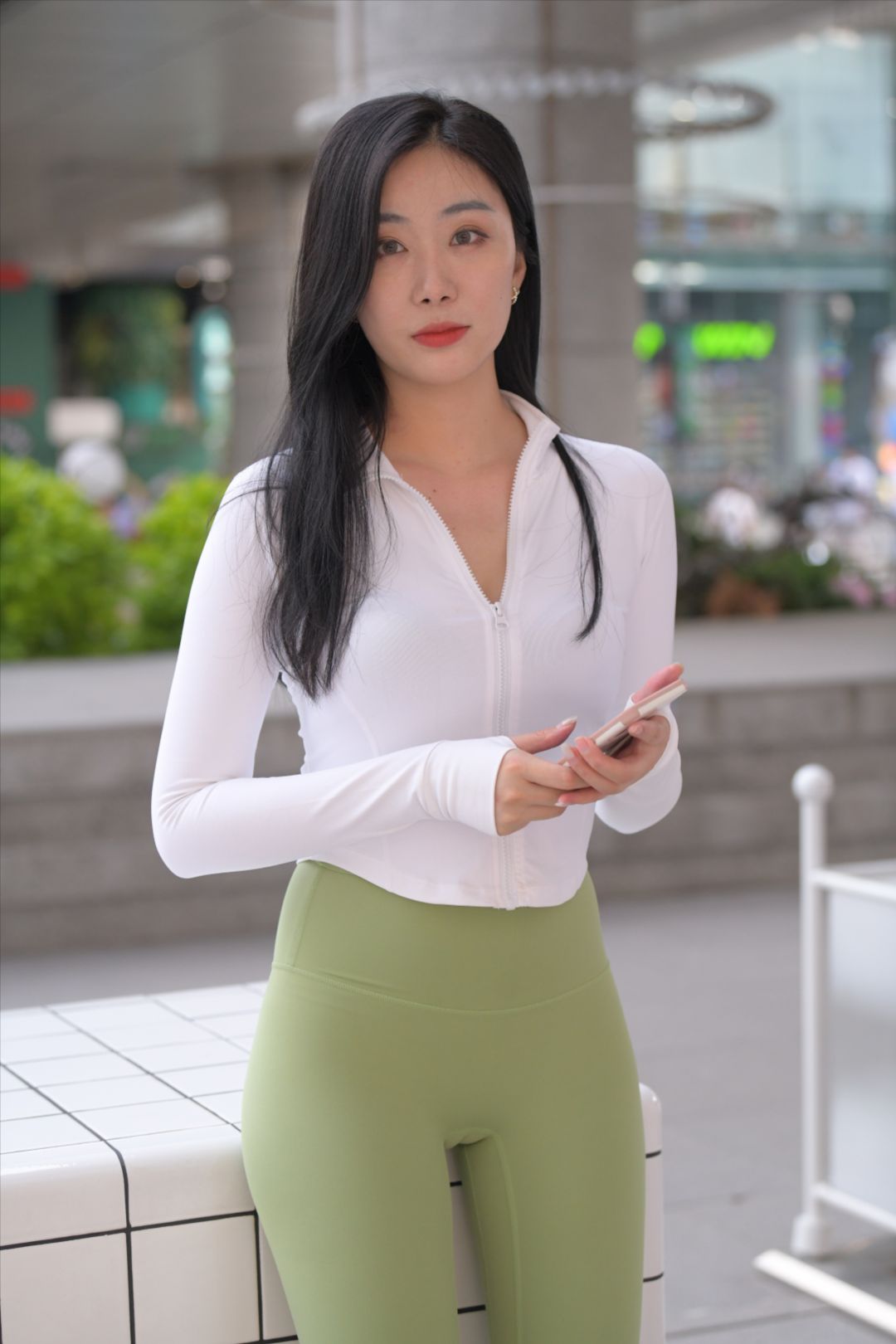 图片[10]-绿色紧身裤美女(套图+视频)-图满多