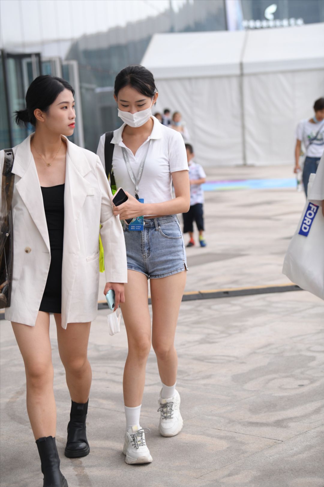 牛仔热裤-图满多