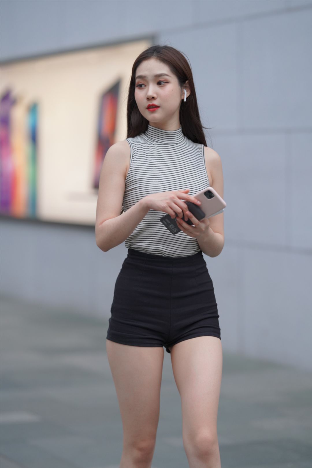 图片[5]-热裤美眉活泼可爱-图满多