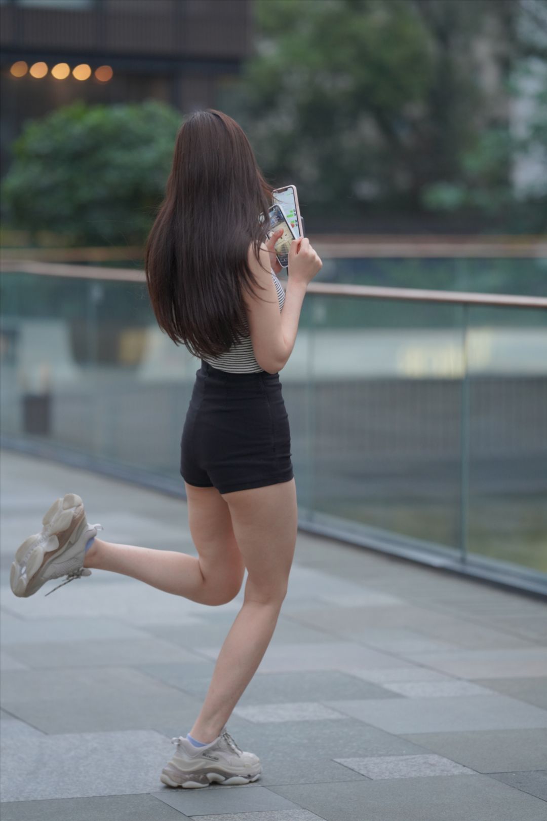 图片[6]-热裤美眉活泼可爱-图满多