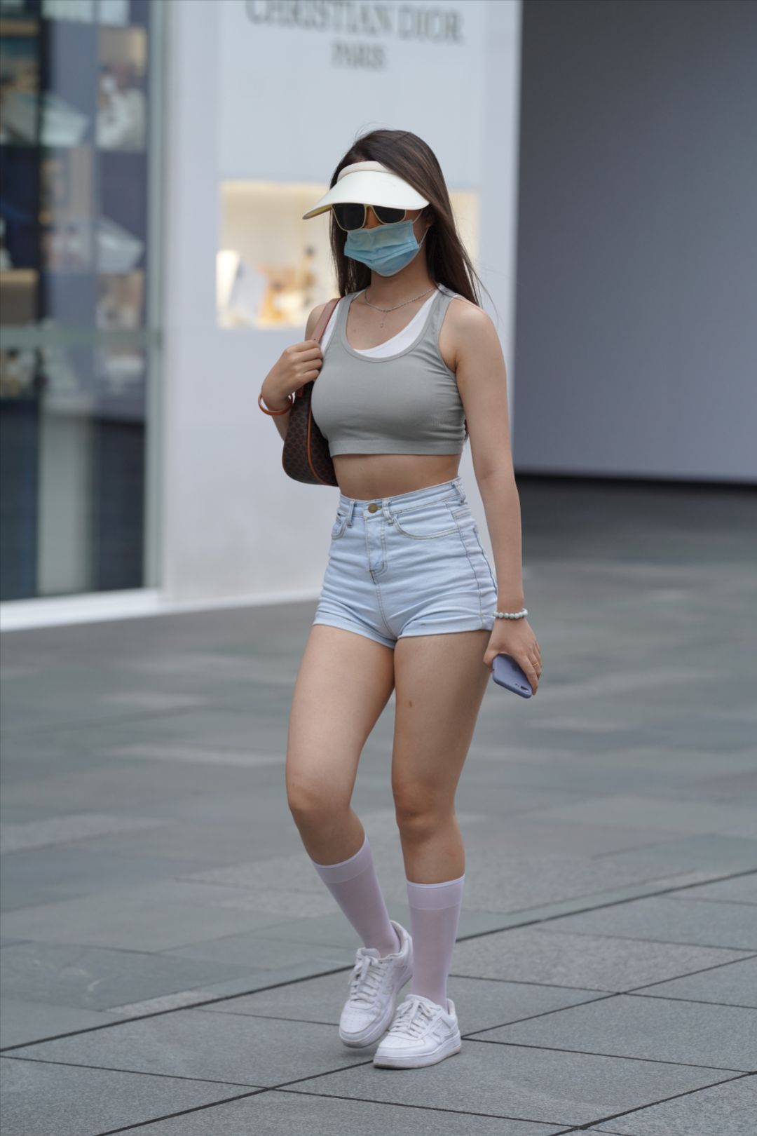 牛仔热裤-图满多