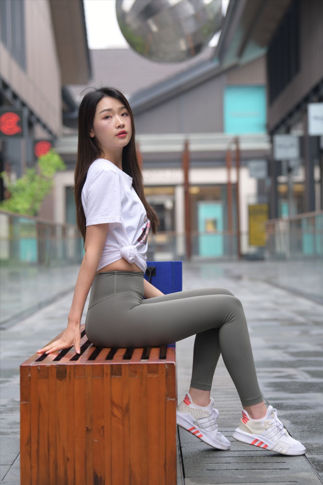 灰色瑜伽裤美女(套图+视频)-图满多