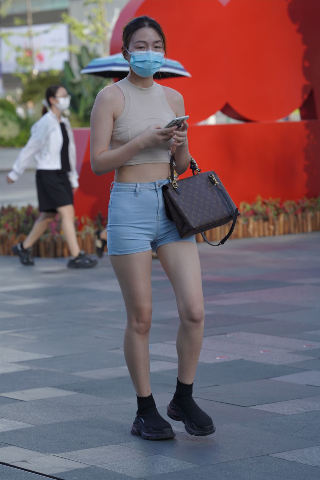 热裤紧牛-图满多