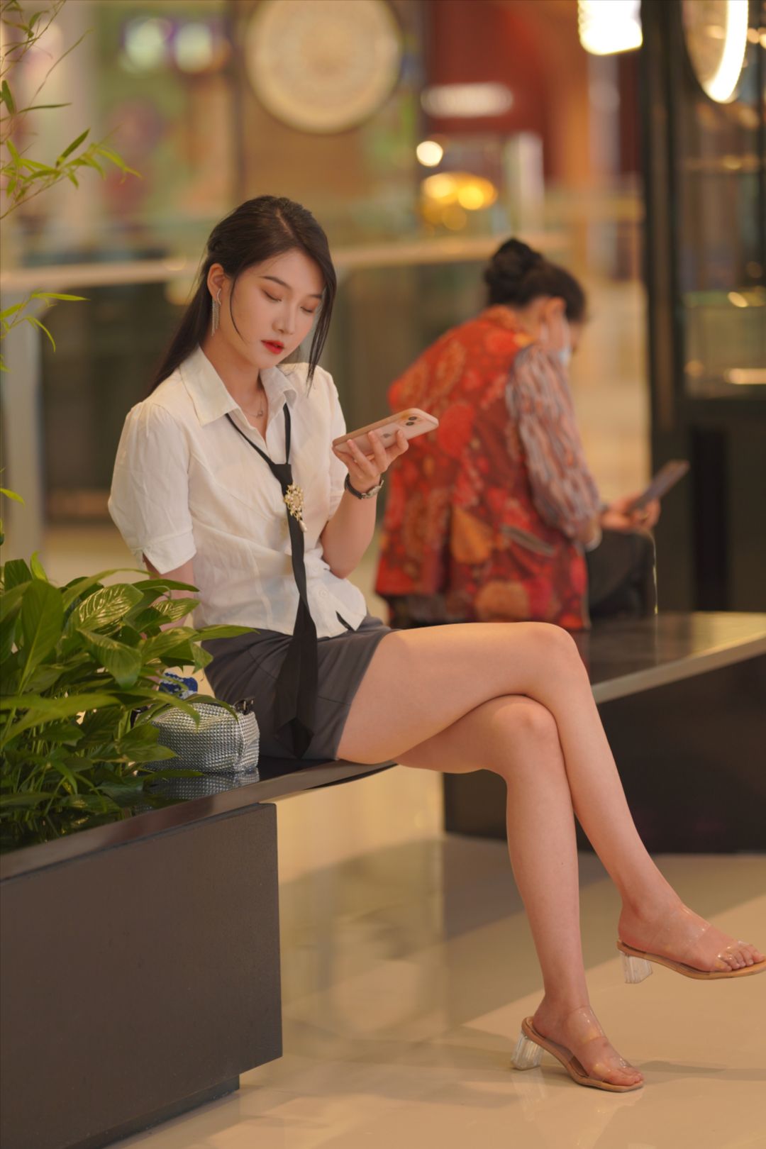 图片[4]-制服气质美女 面若桃花明眸皓齿(套图+视频)-图满多