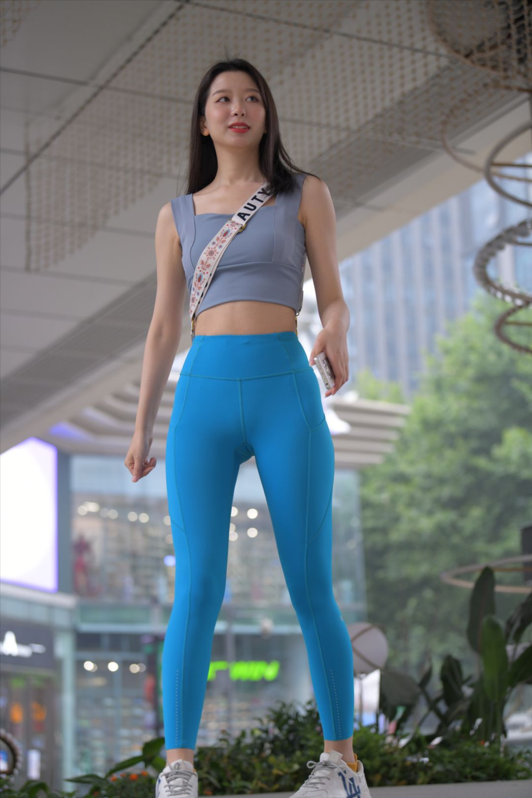 图片[4]-蓝色瑜伽裤美女(套图+视频)-图满多