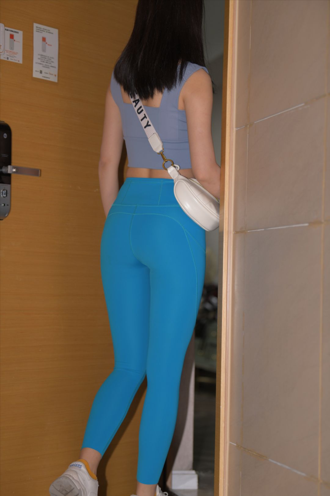 图片[10]-蓝色瑜伽裤美女(套图+视频)-图满多