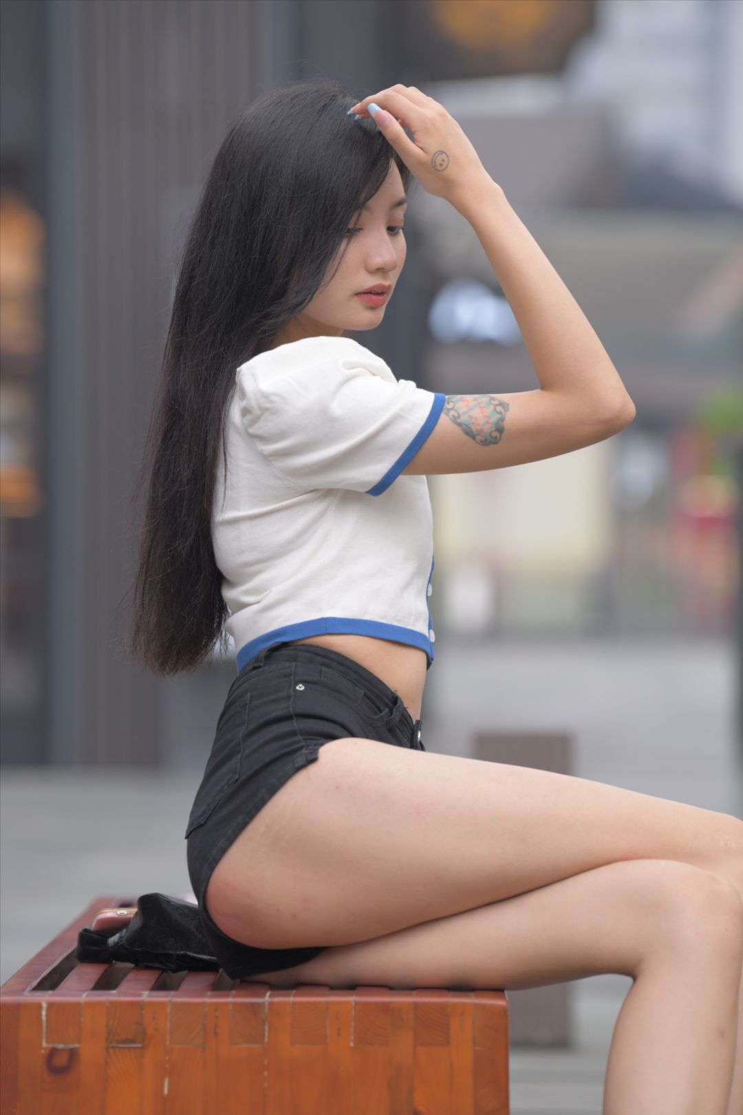 图片[8]-黑色热裤美女(套图+视频)-图满多