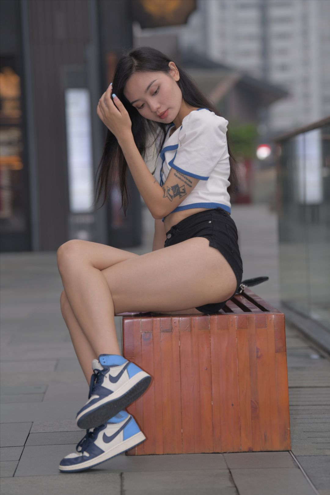 图片[9]-黑色热裤美女(套图+视频)-图满多