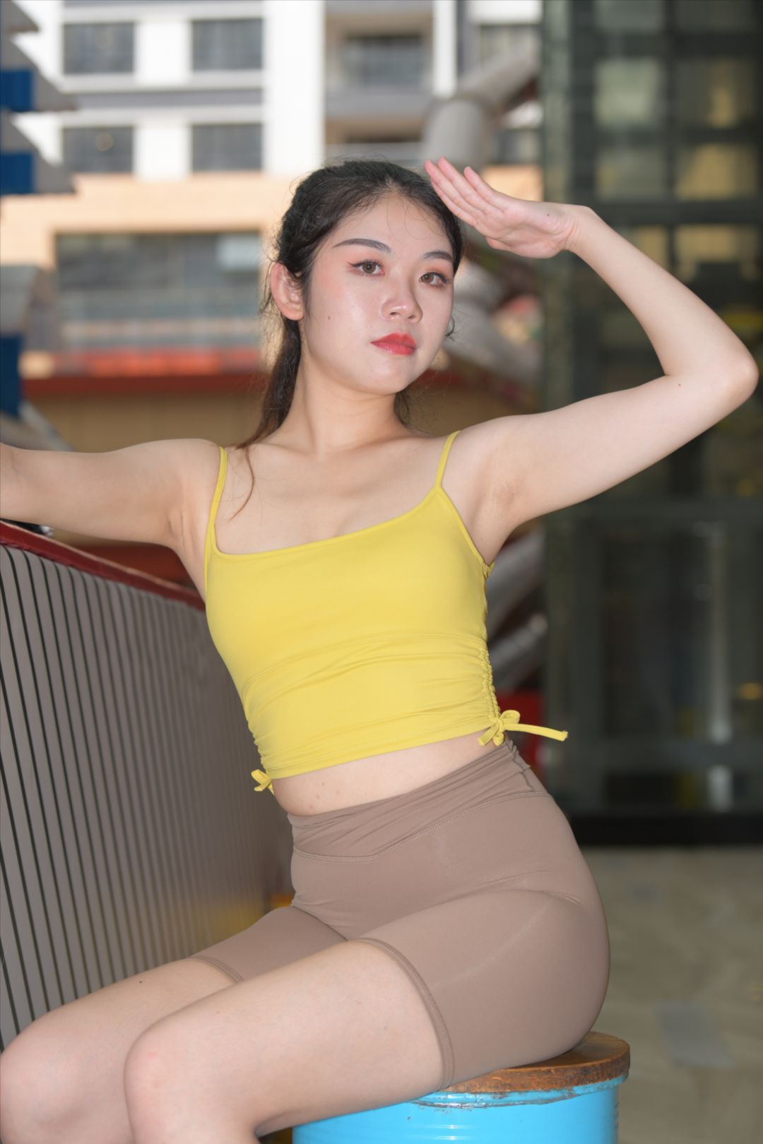 灰色短裤女孩(套图+视频)-图满多