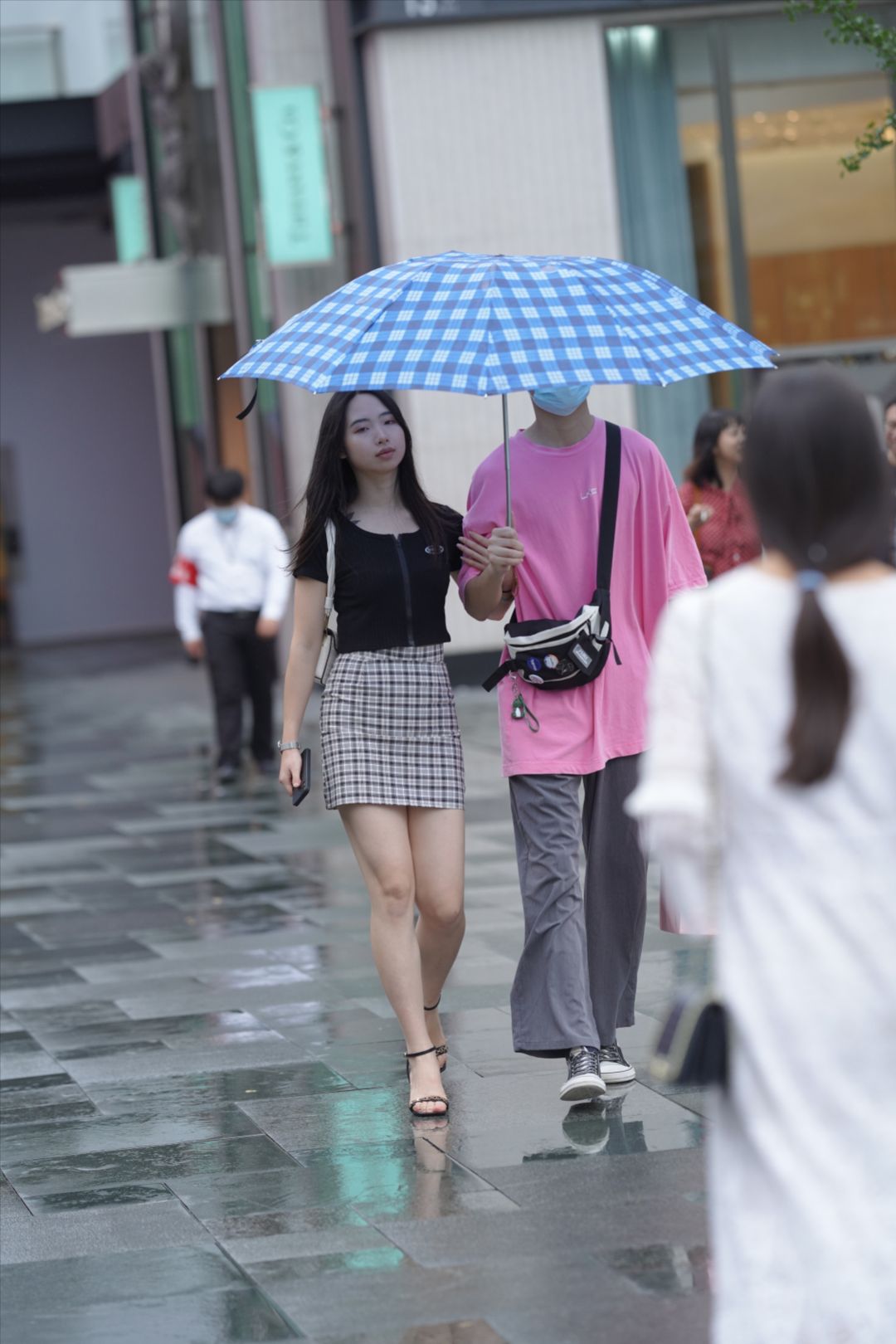 图片[4]-短裙大白腿妹子-图满多