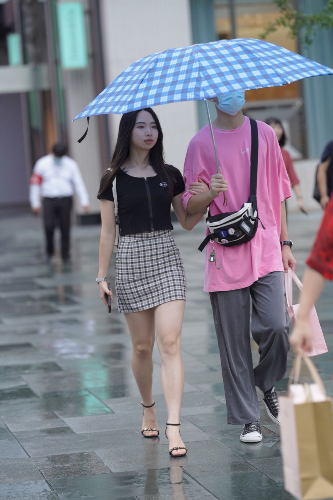 图片[3]-短裙大白腿妹子-图满多