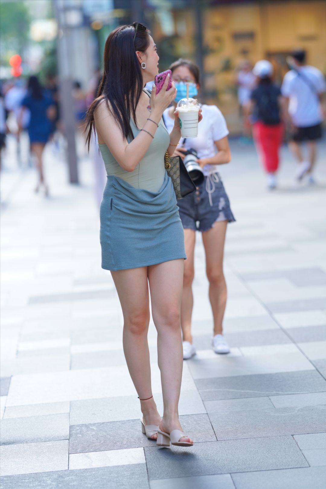 图片[7]-短裙大白腿美女-图满多