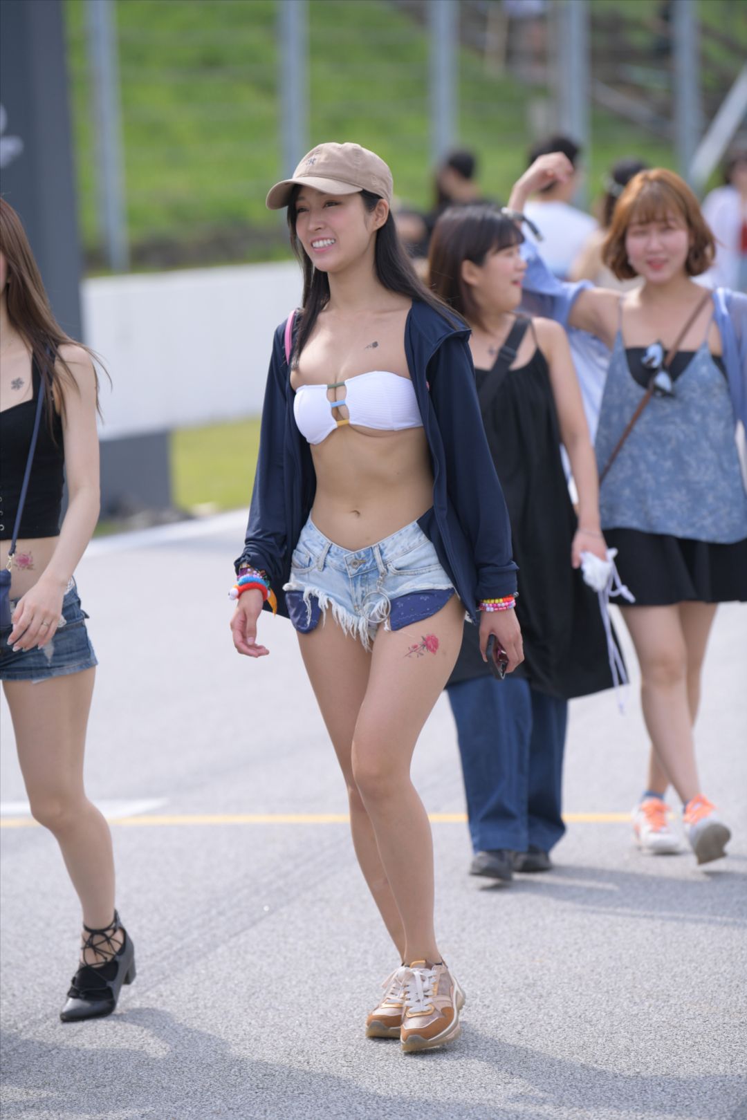 图片[2]-牛仔热裤妹子-图满多