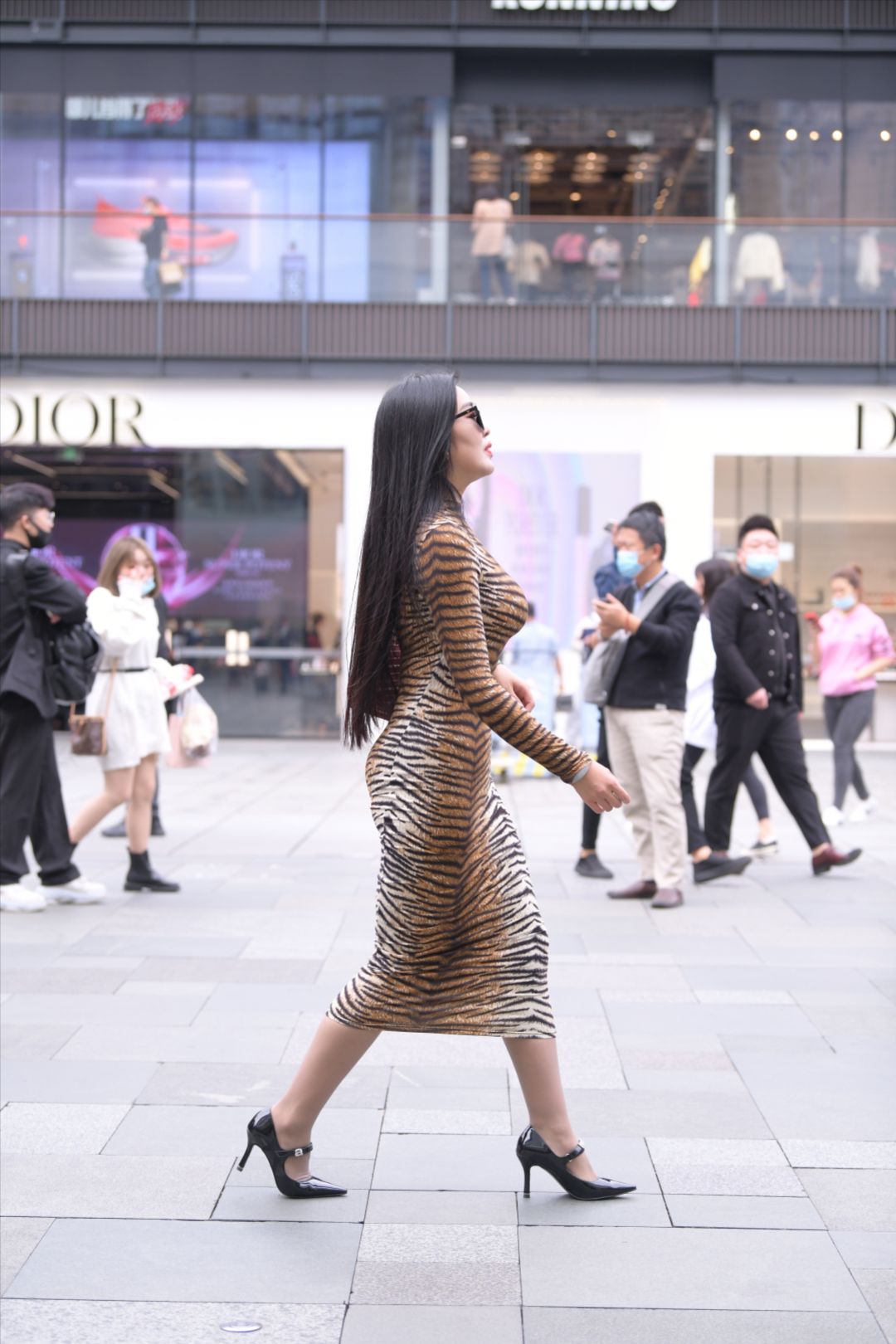 图片[4]-前凸后翘虎斑纹裹身裙少fu~-图满多