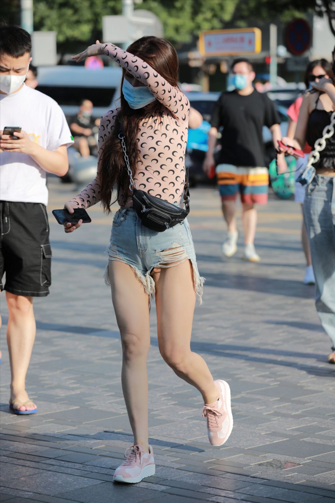 图片[3]-超性感蓝色牛仔热裤美女-图满多