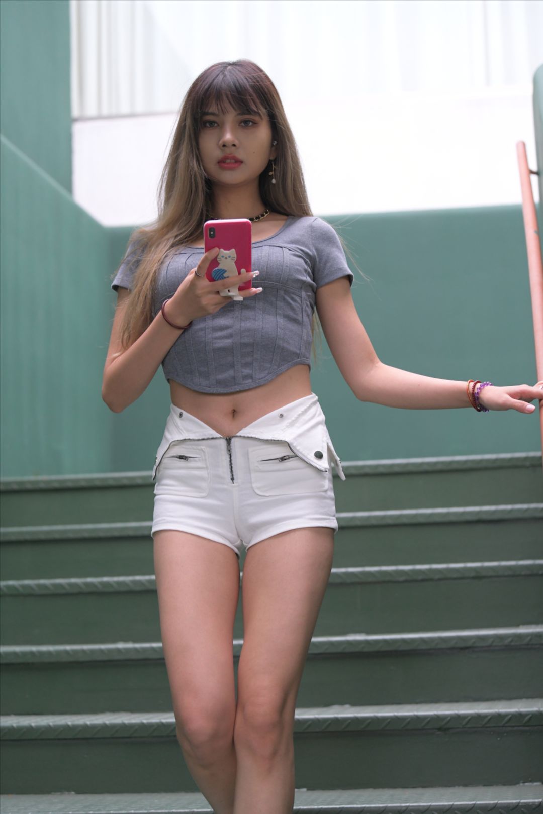 [一始专区] 白色热裤长腿女孩(套图+视频)-图满多