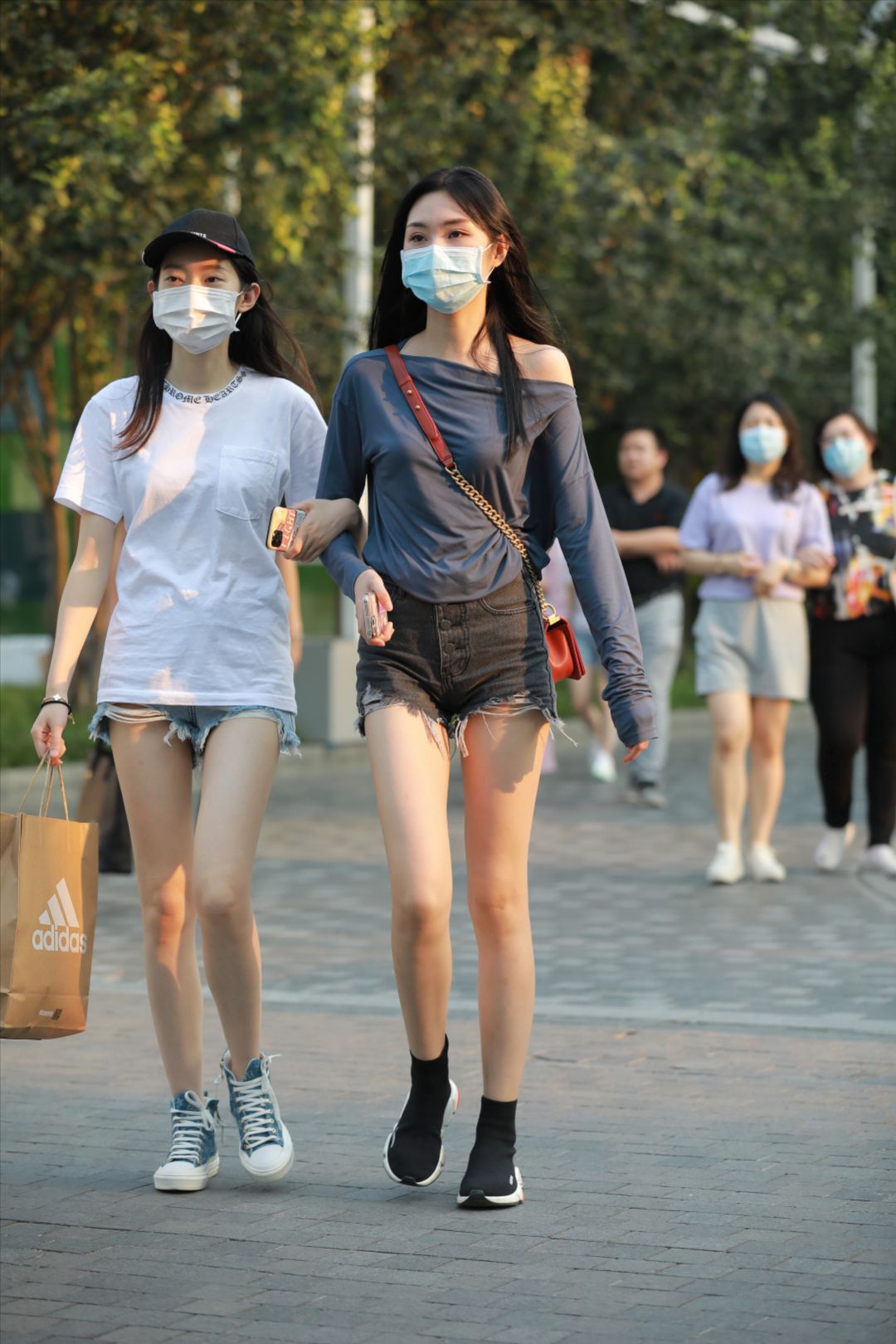 黑色牛仔美腿闺蜜-图满多