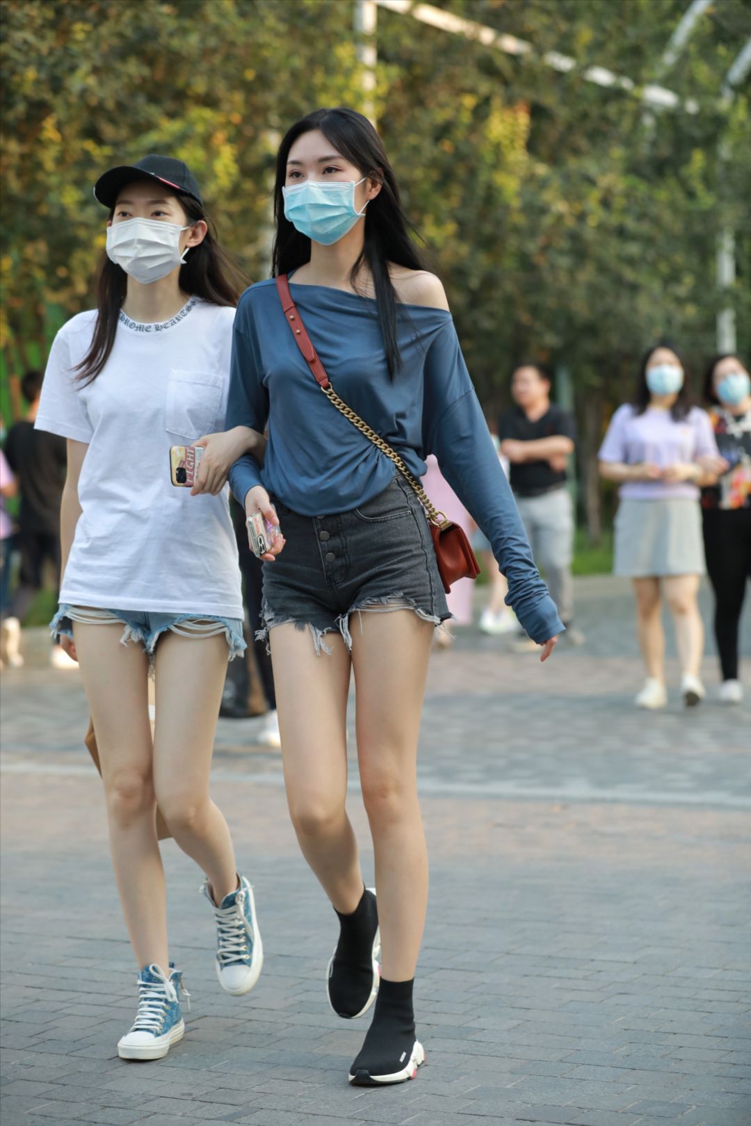 图片[2]-黑色牛仔美腿闺蜜-图满多