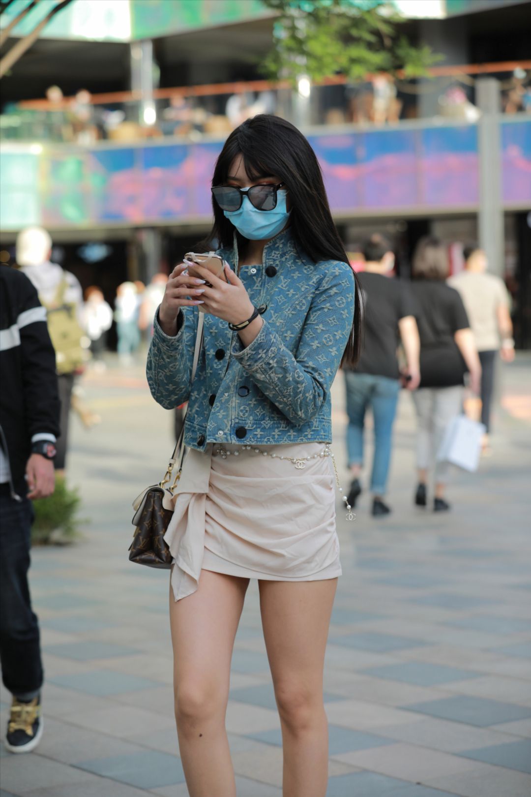 黄裙高跟美女-图满多