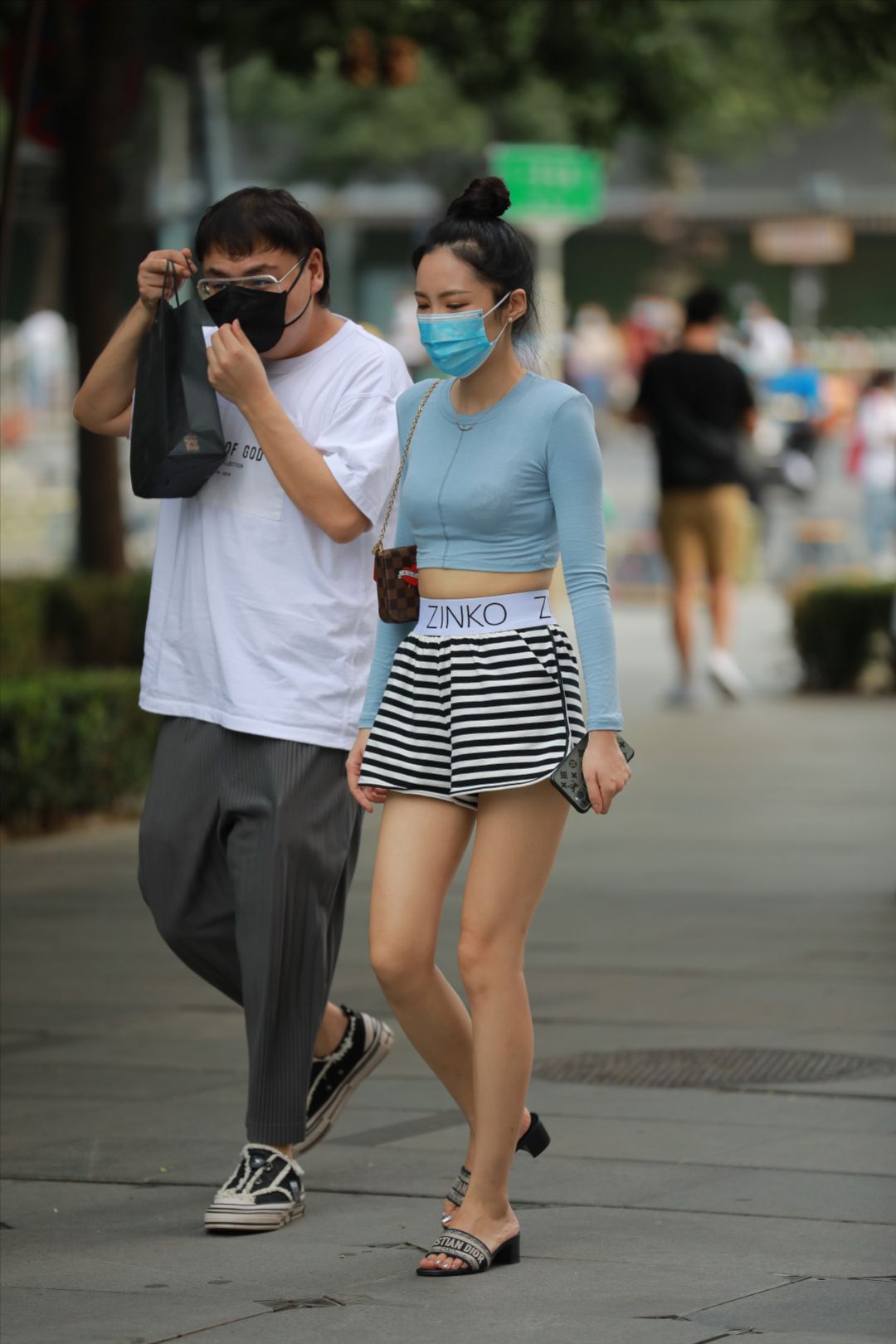 丸子头甜美女友-图满多