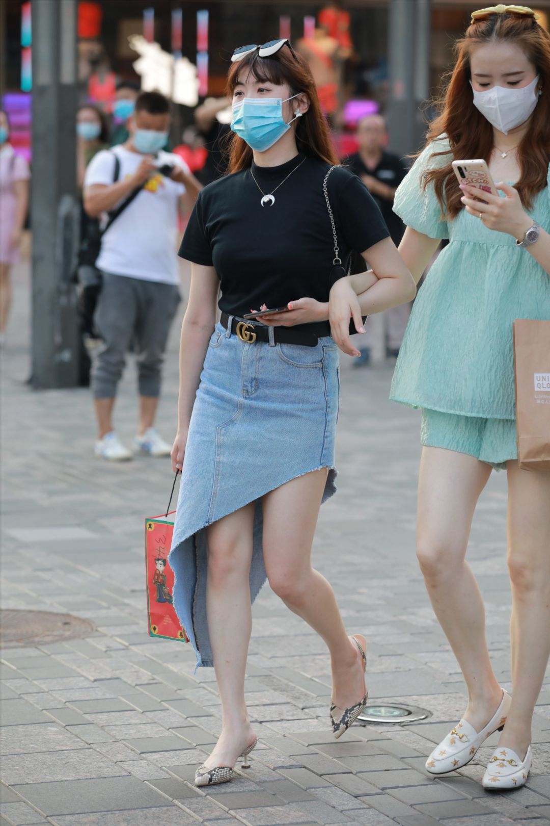 蓝牛仔裙高跟美女-图满多