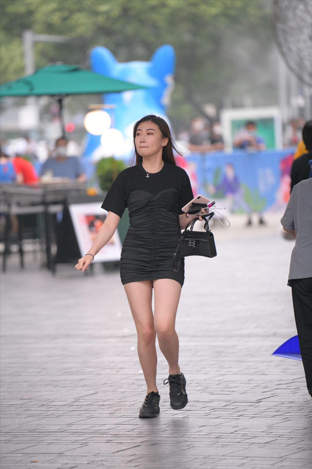 图片[3]-黑色包臀裙美眉-图满多