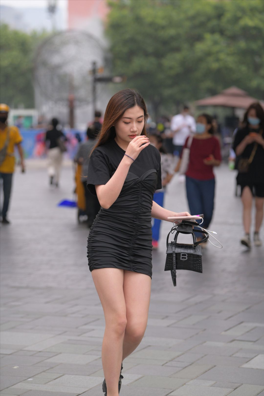 图片[5]-黑色包臀裙美眉-图满多