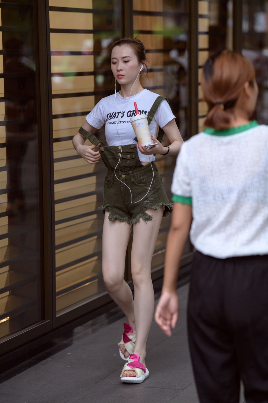 绿裤大白腿-图满多