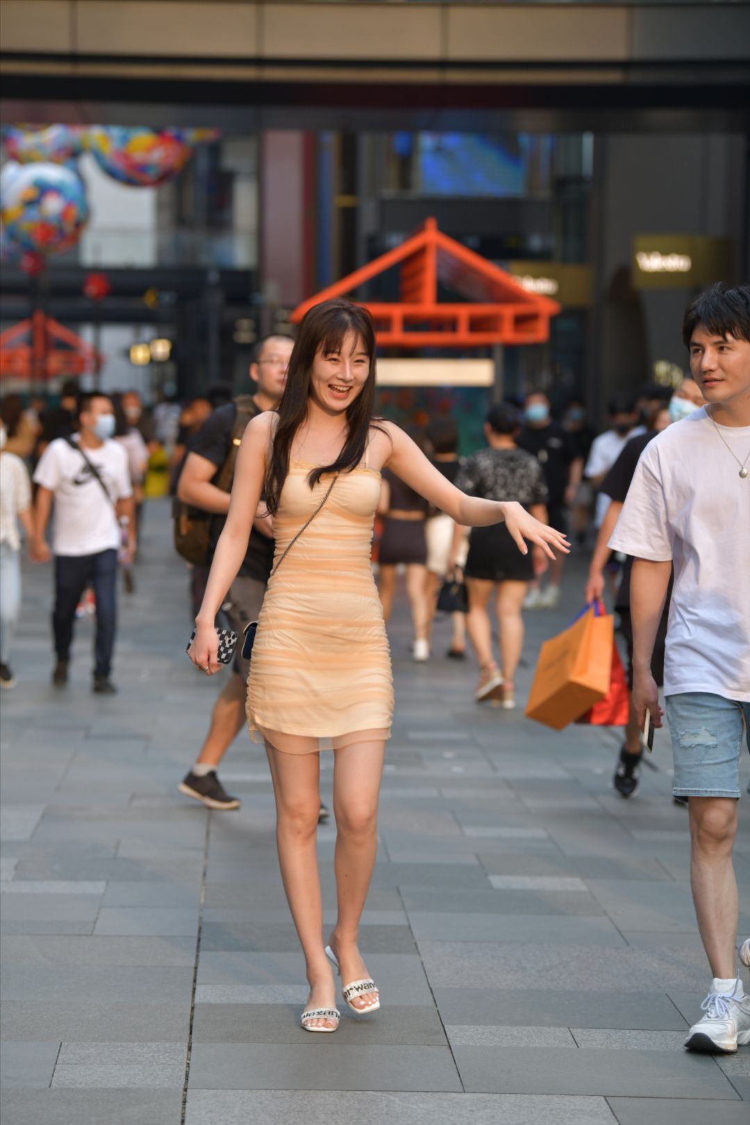 甜美小酒窝美女-图满多