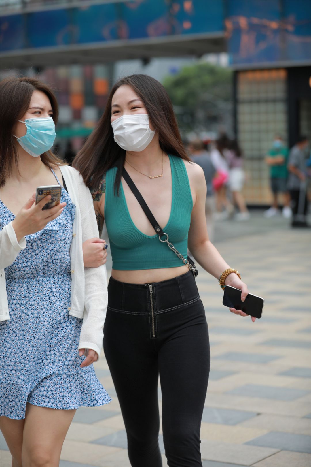 图片[2]-紧身牛仔裤美女-图满多