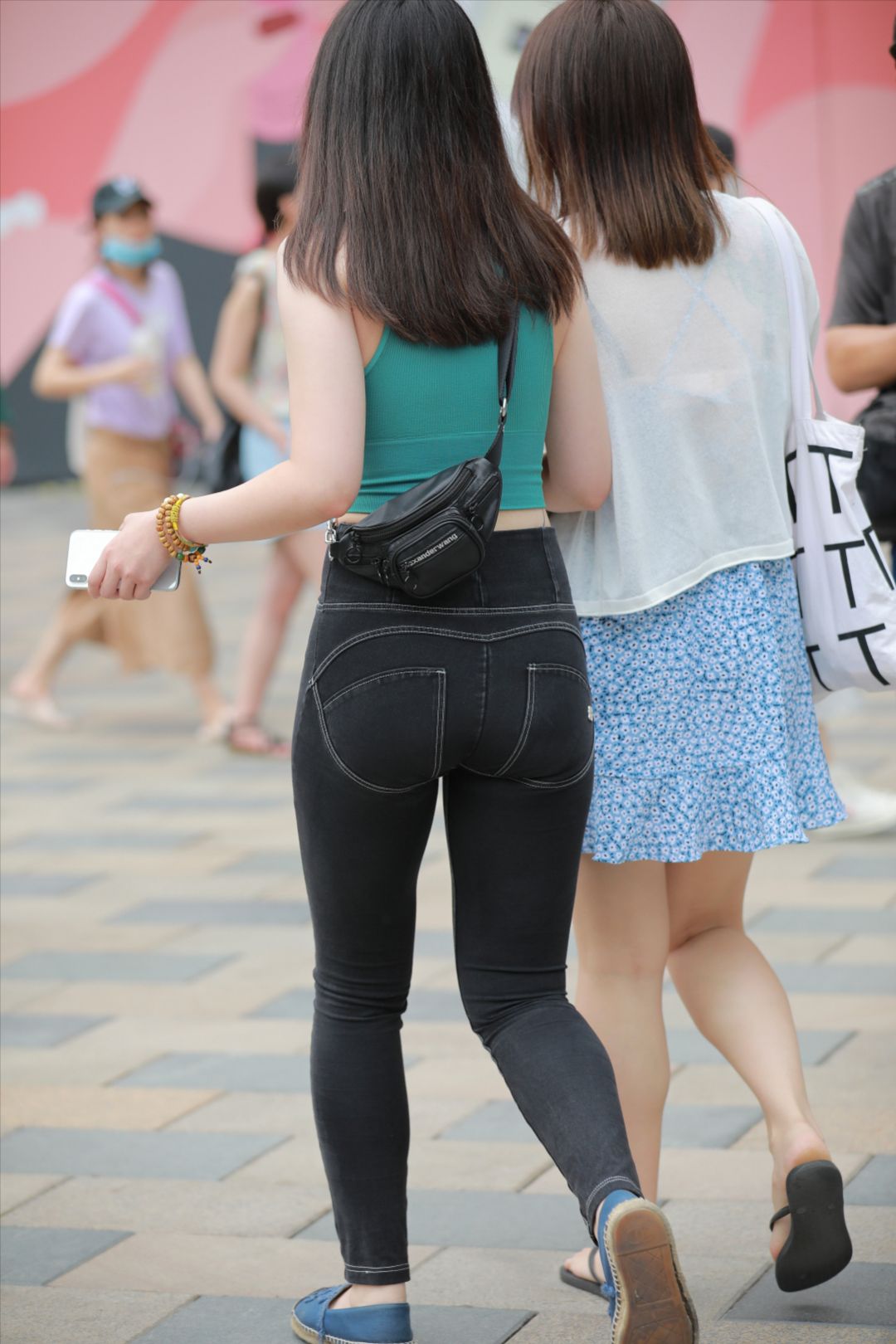 图片[4]-紧身牛仔裤美女-图满多