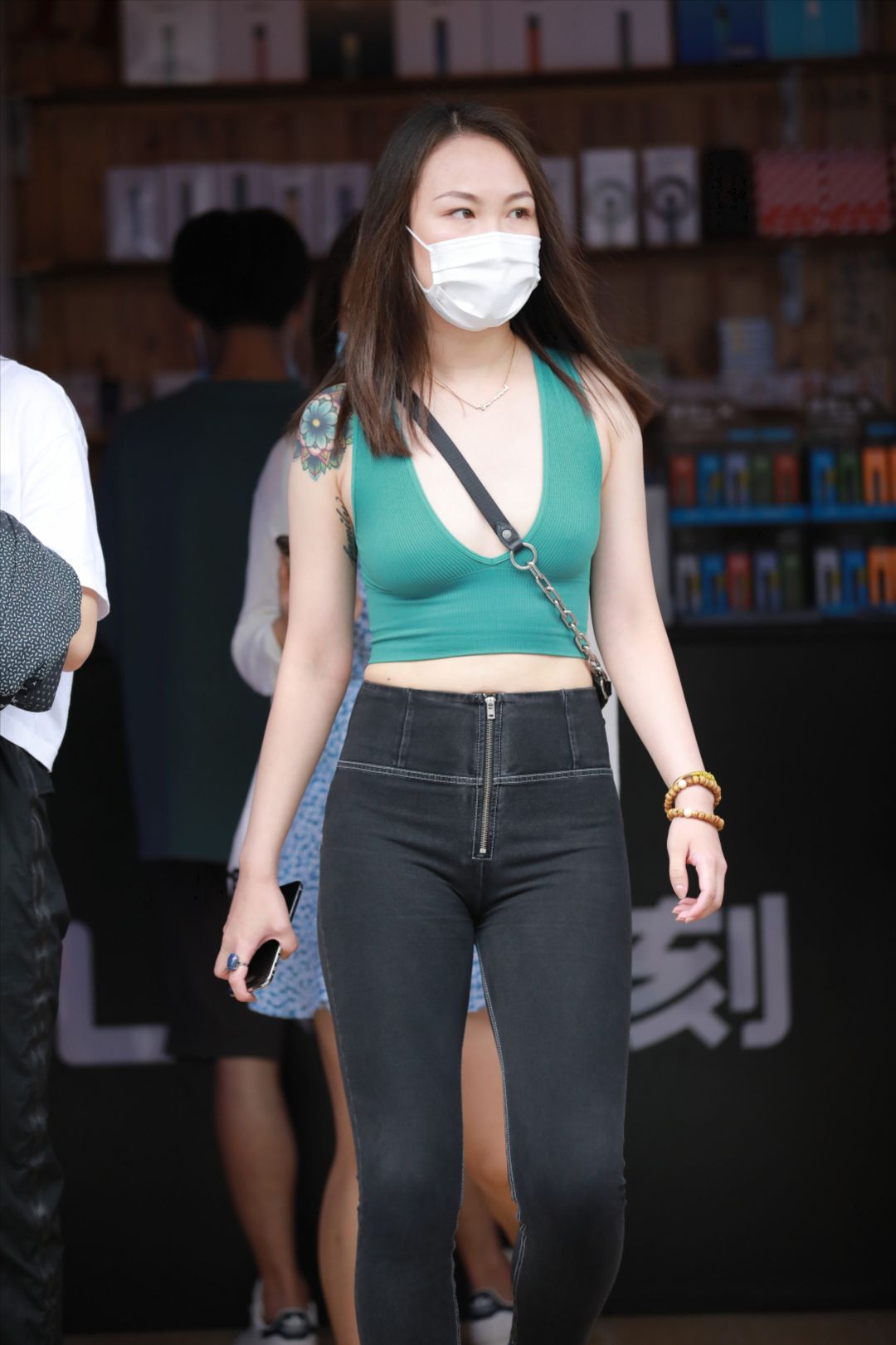 图片[7]-紧身牛仔裤美女-图满多