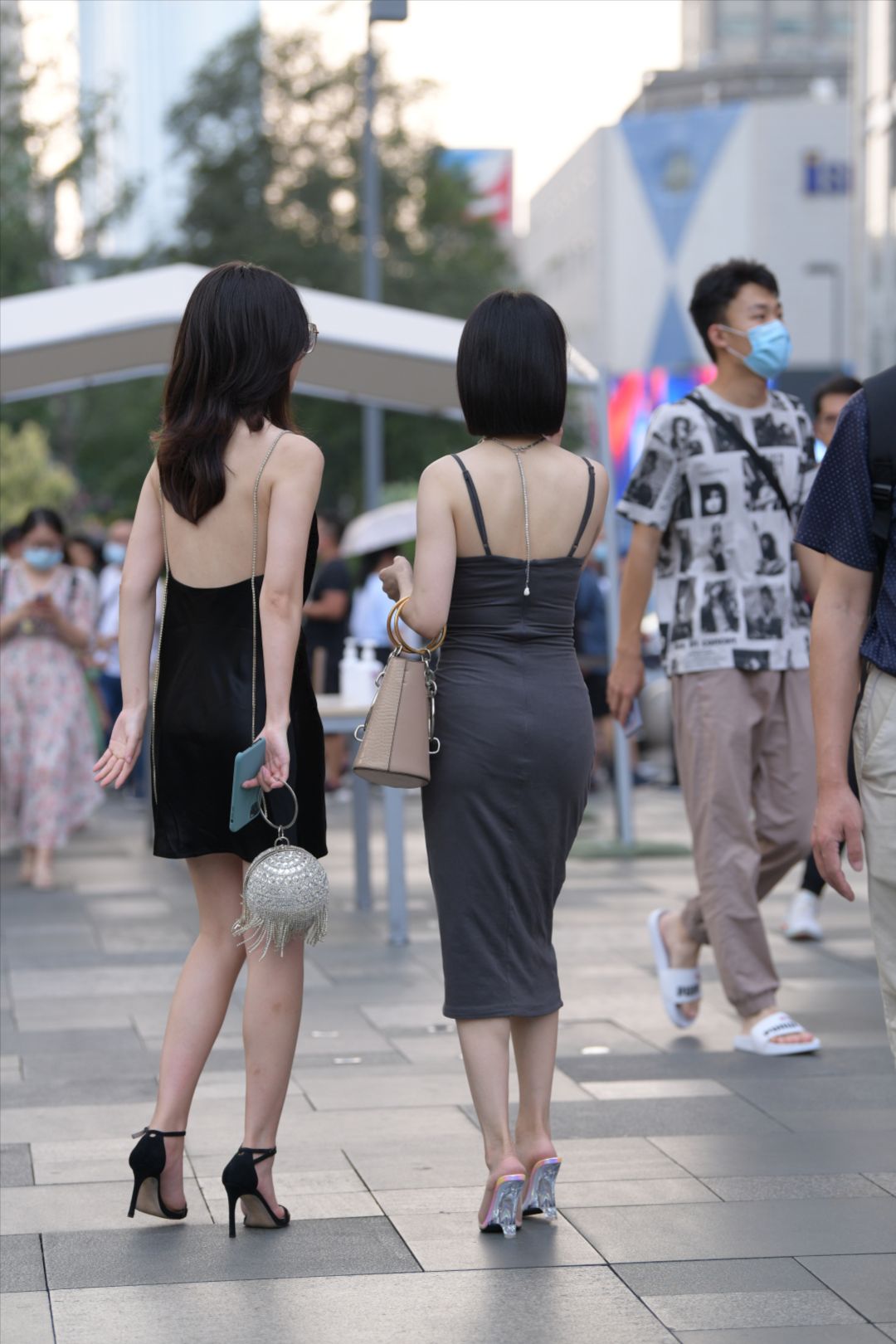 性感包臀裙两闺蜜-图满多