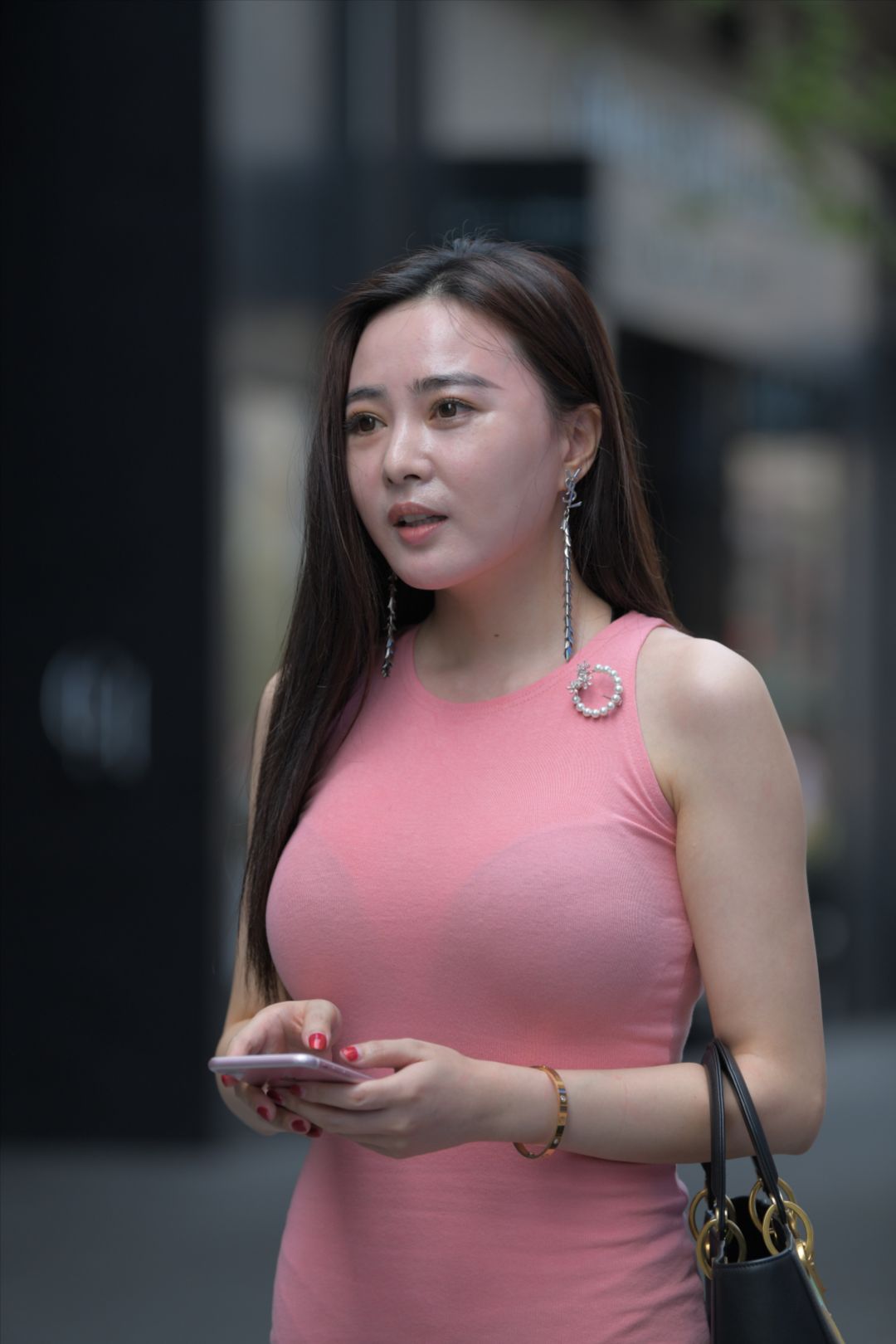 韵味十足的粉色包臀裙-图满多