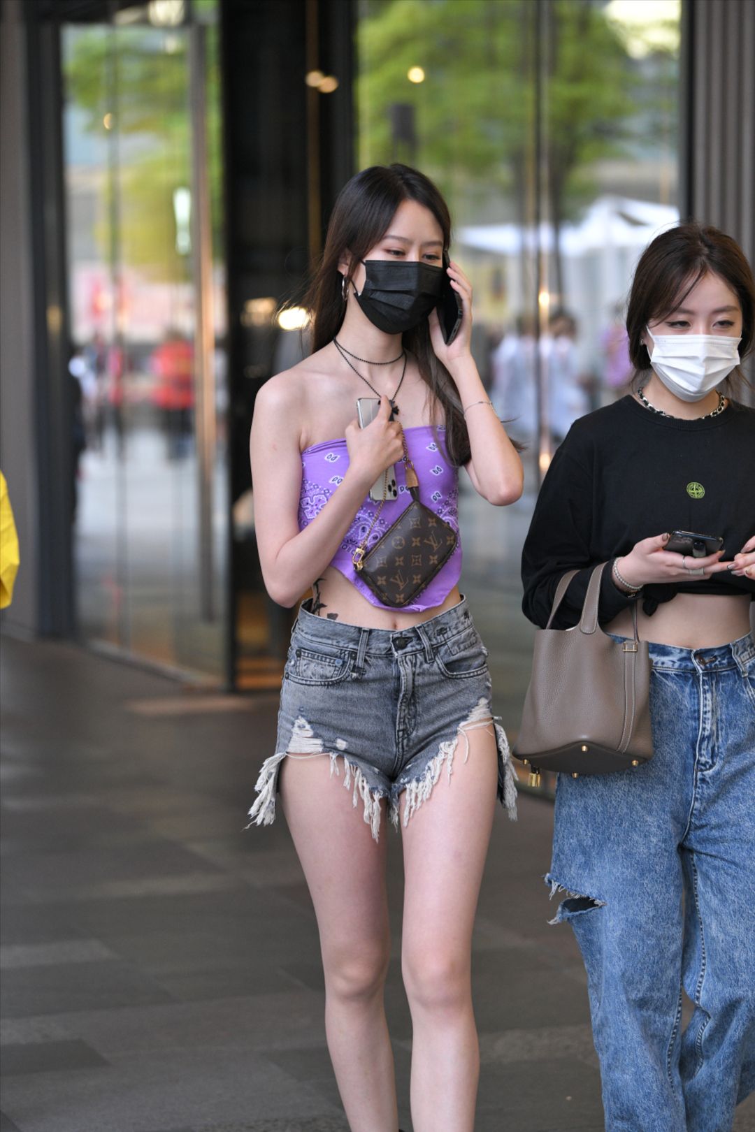 图片[3]-高挑时尚妹子雪白大长腿引人遐想