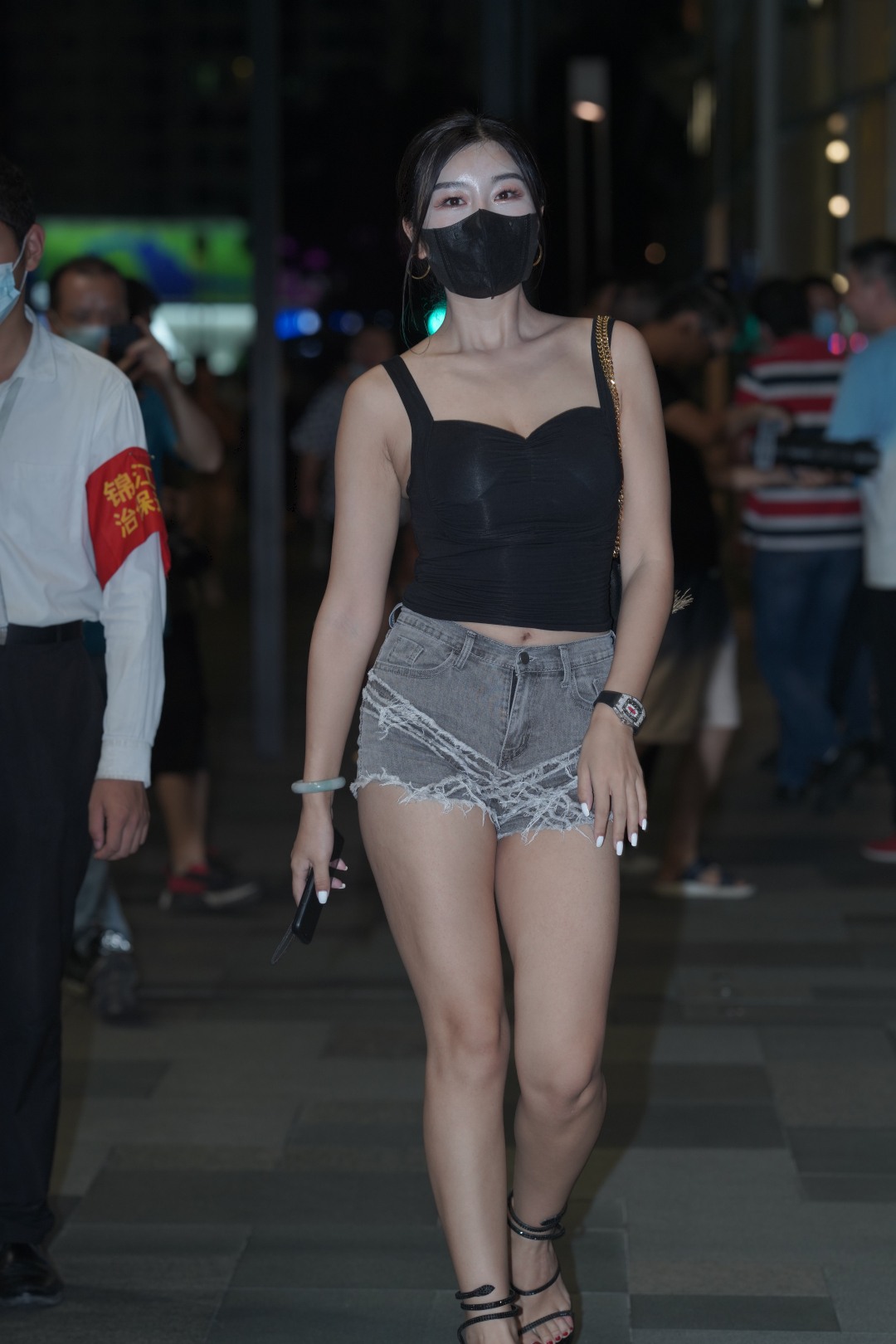 图片[6]-牛仔热裤白皙大长腿漂亮小姐姐