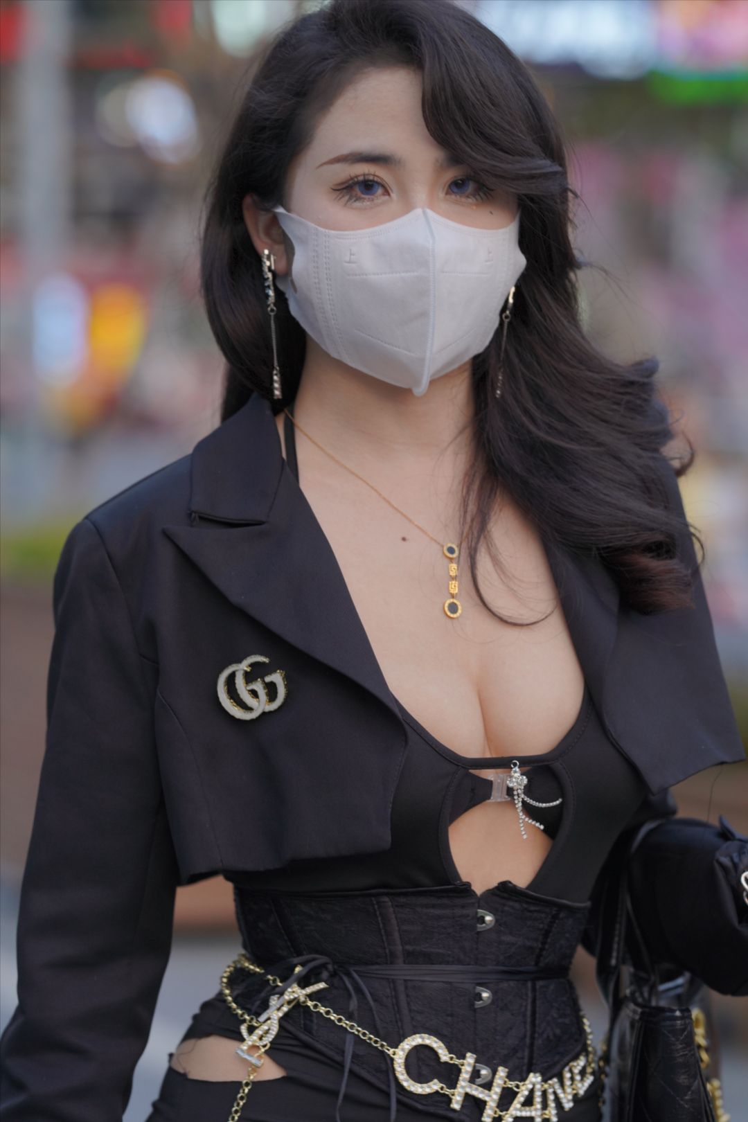 黑色长裙前卫穿搭-图满多