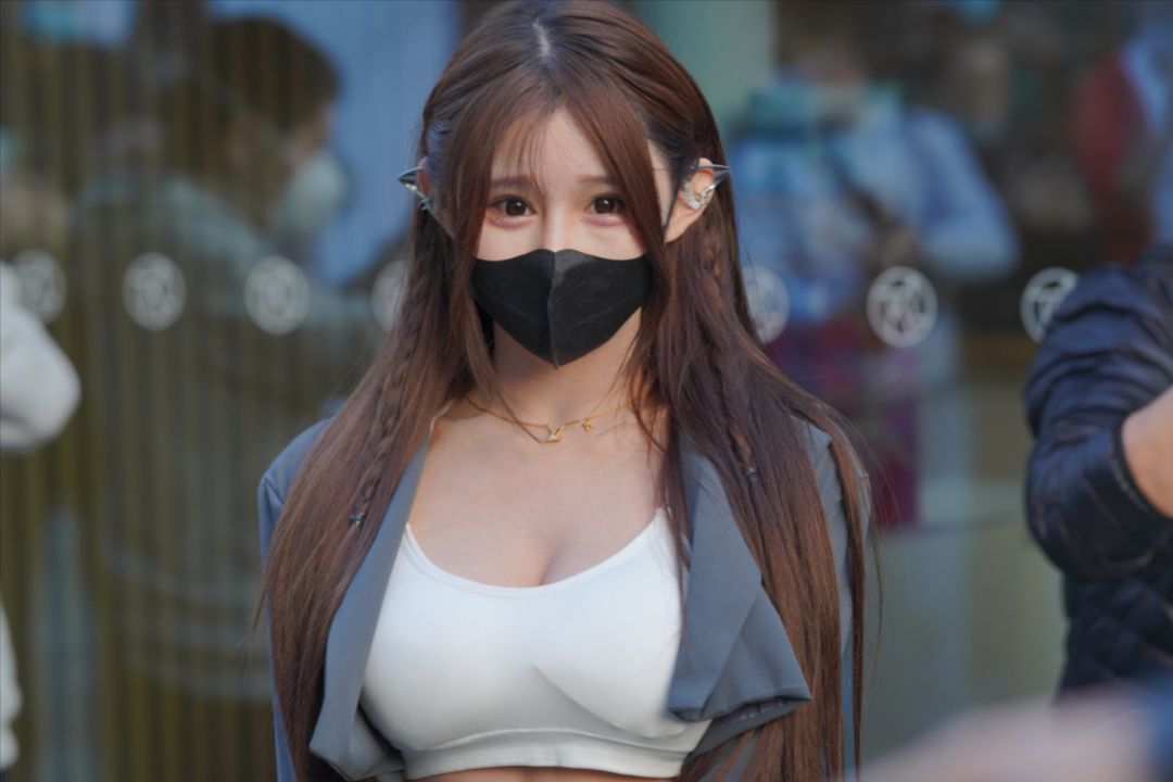 图片[2]-短裙丝袜妹子街拍