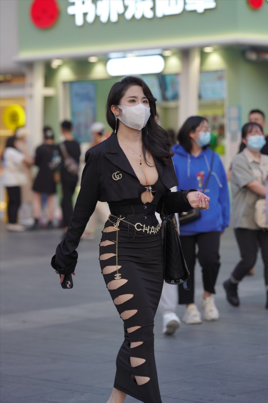 图片[2]-黑色长裙前卫穿搭-图满多