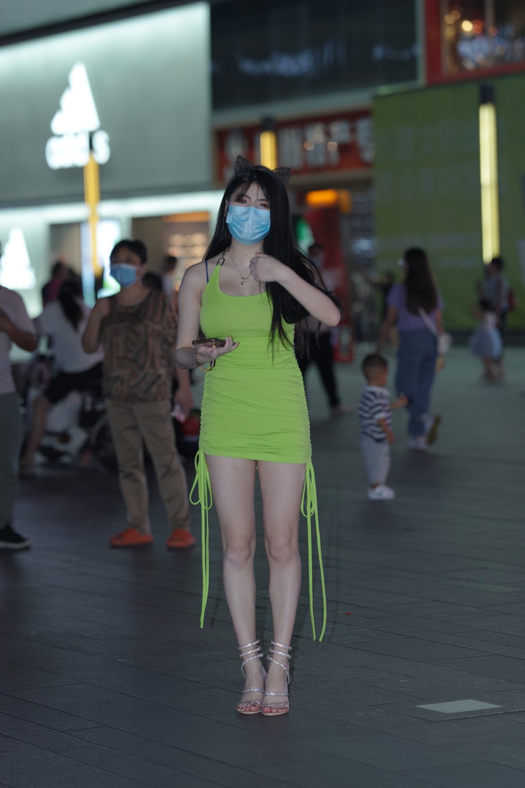 图片[2]-被搭讪的包臀裙美腿美女-图满多