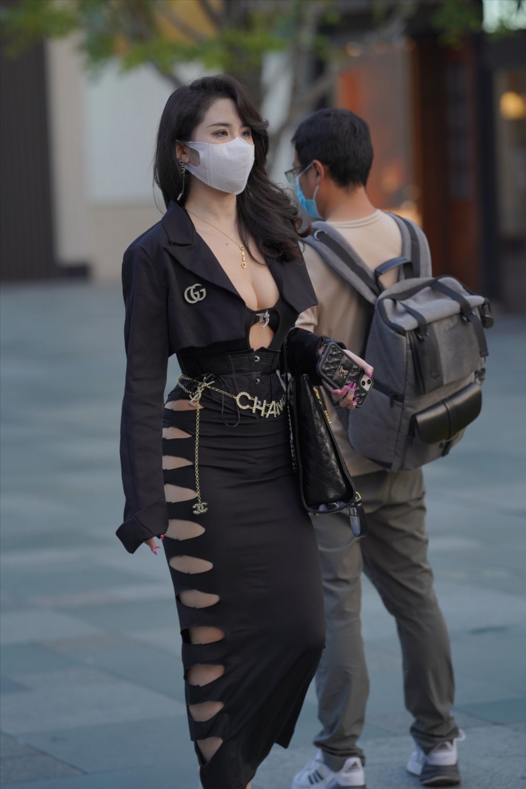 图片[5]-黑色长裙前卫穿搭-图满多