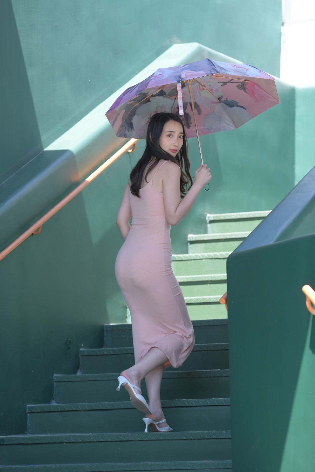 图片[3]-高挑时尚包臀裙大长腿美女