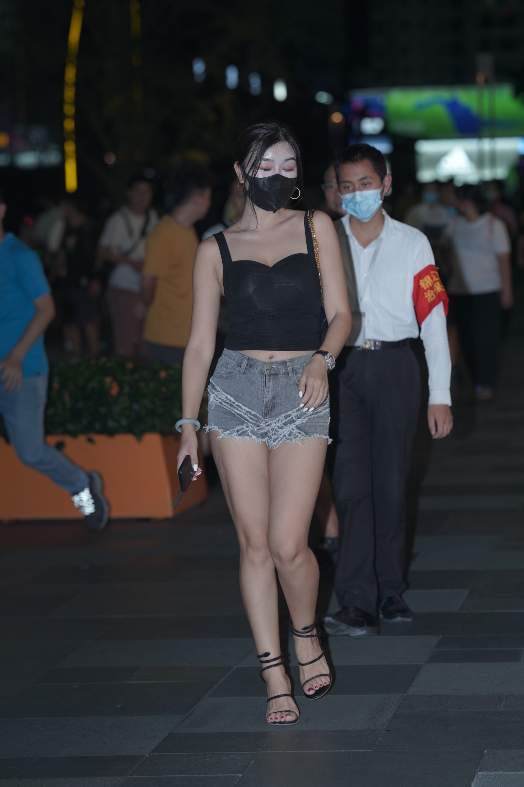 图片[2]-牛仔热裤白皙大长腿漂亮小姐姐