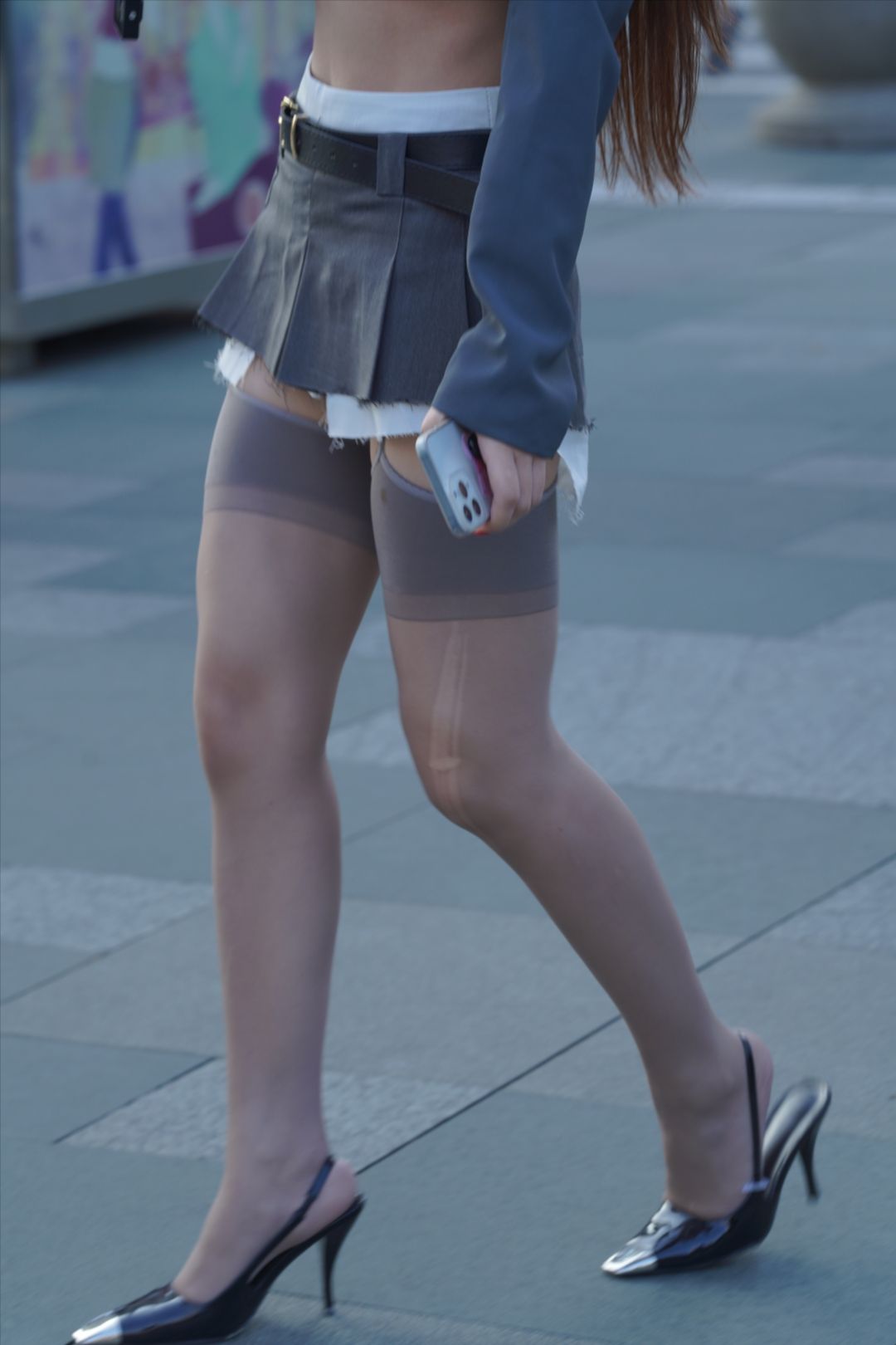 图片[8]-短裙丝袜妹子街拍